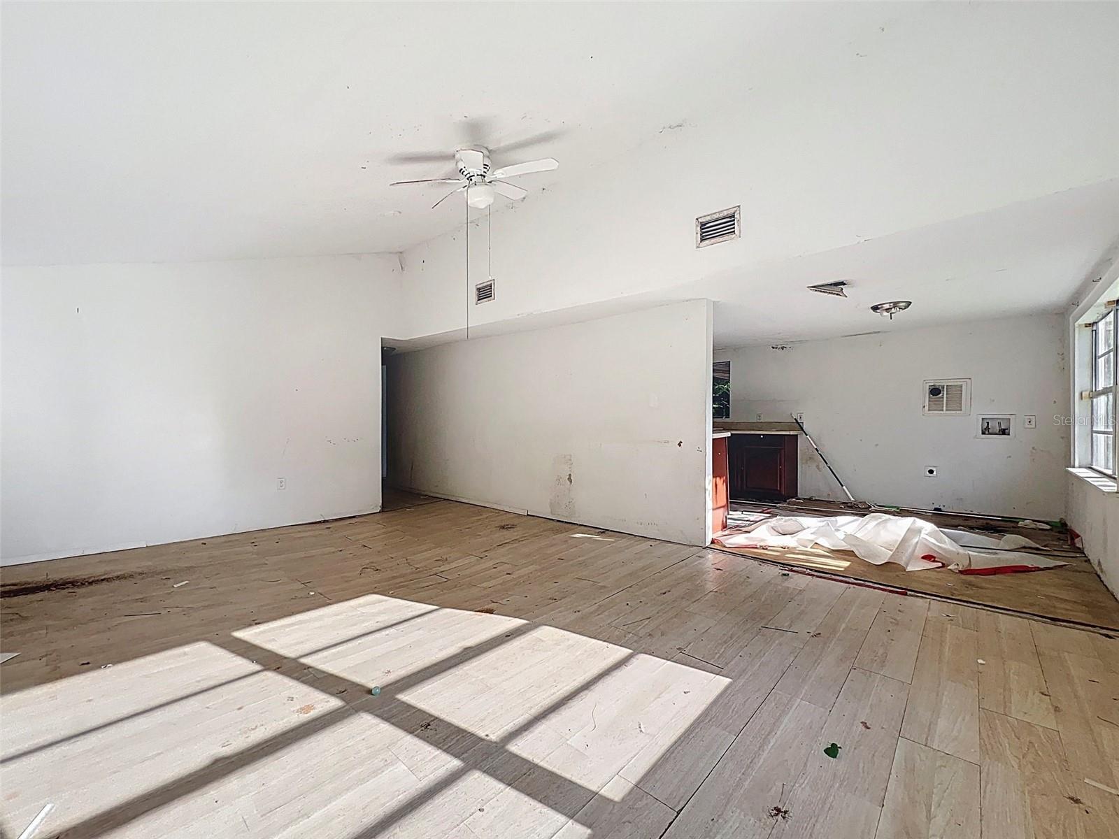 Image 11 of 22 For 117 Idaho Avenue
