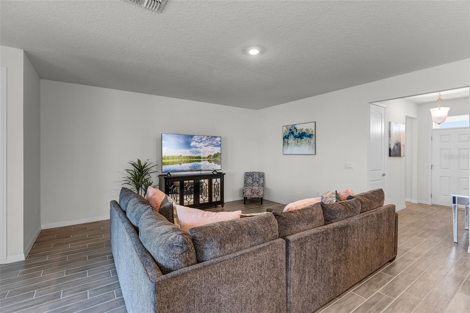 Image 12 of 38 For 1404 Hopedale Place