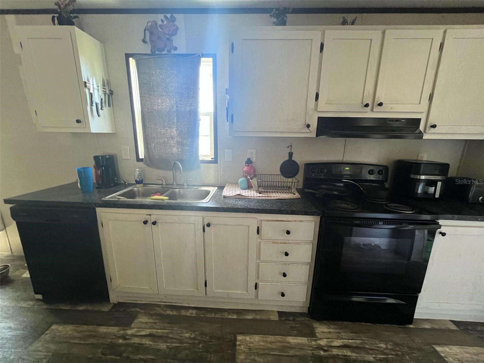 Listing photo id 5 for 13239 Sheeks Road