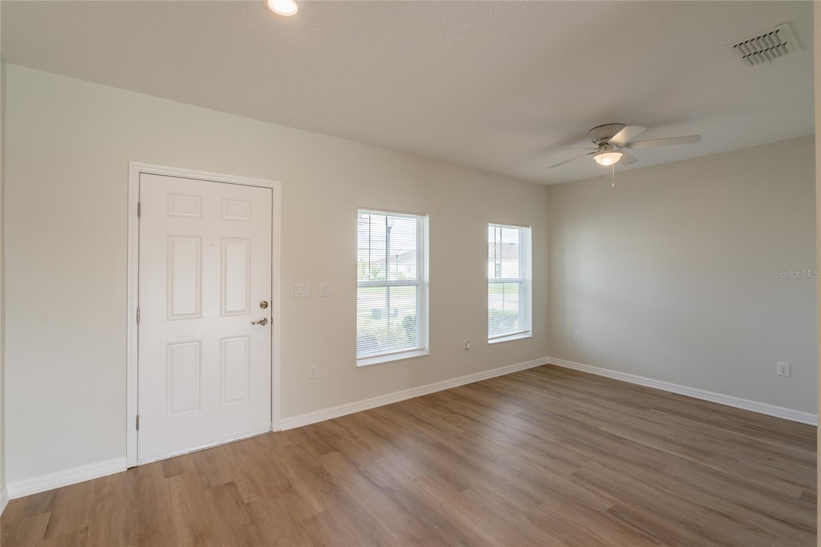 Image 4 of 36 For 3840 Fescue Street