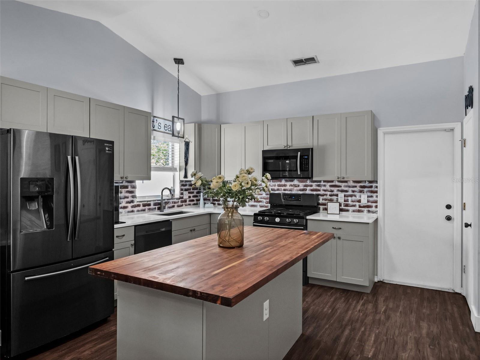 Image 11 of 33 For 15718 Carriage Hill Court