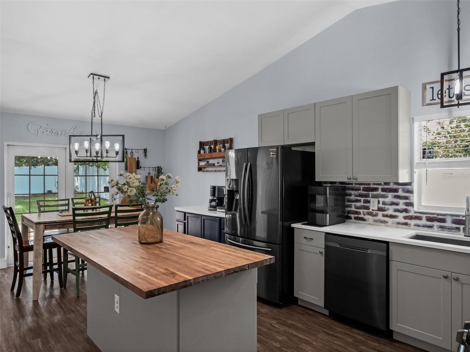 Image 12 of 33 For 15718 Carriage Hill Court