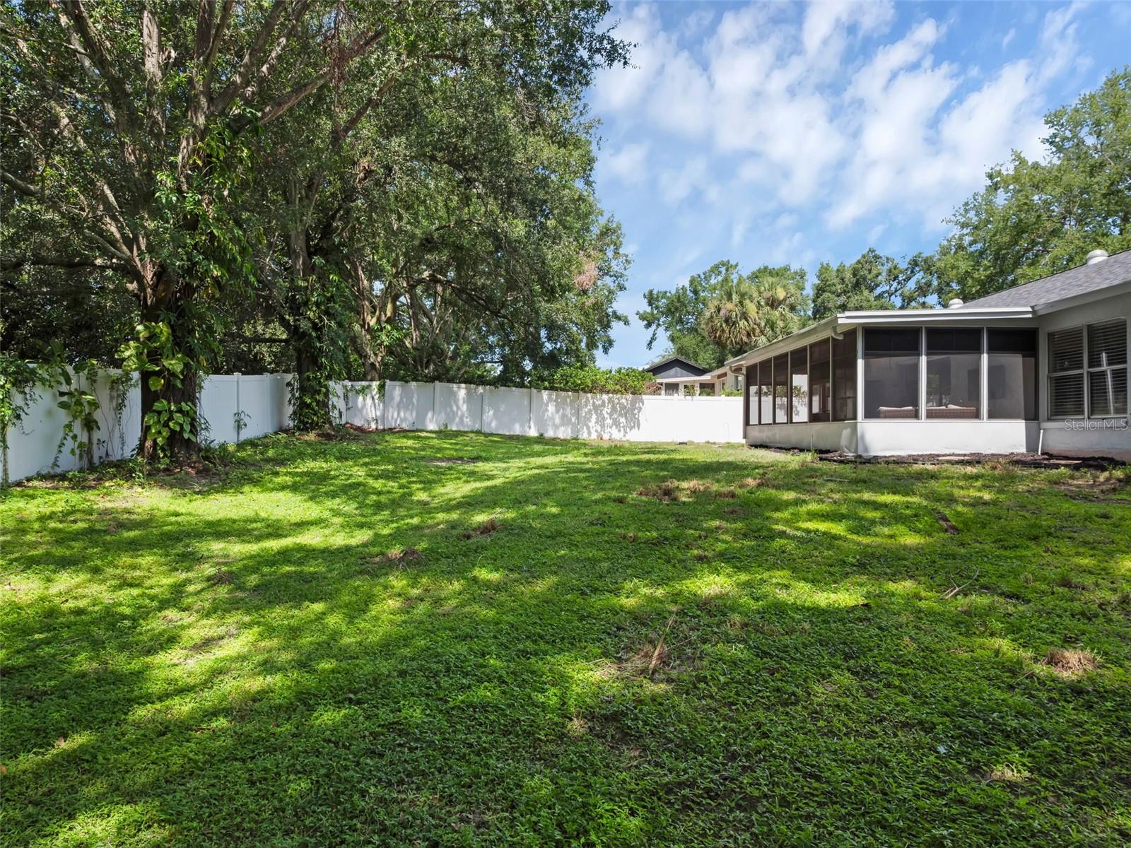 Image 28 of 33 For 15718 Carriage Hill Court