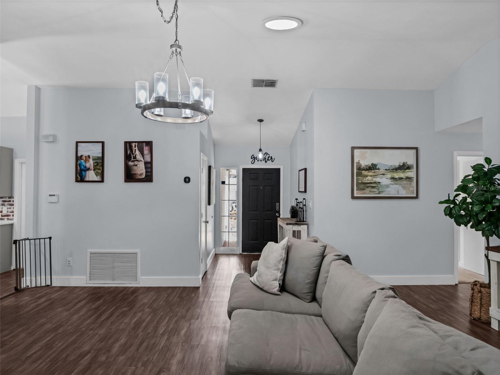 Image 4 of 33 For 15718 Carriage Hill Court