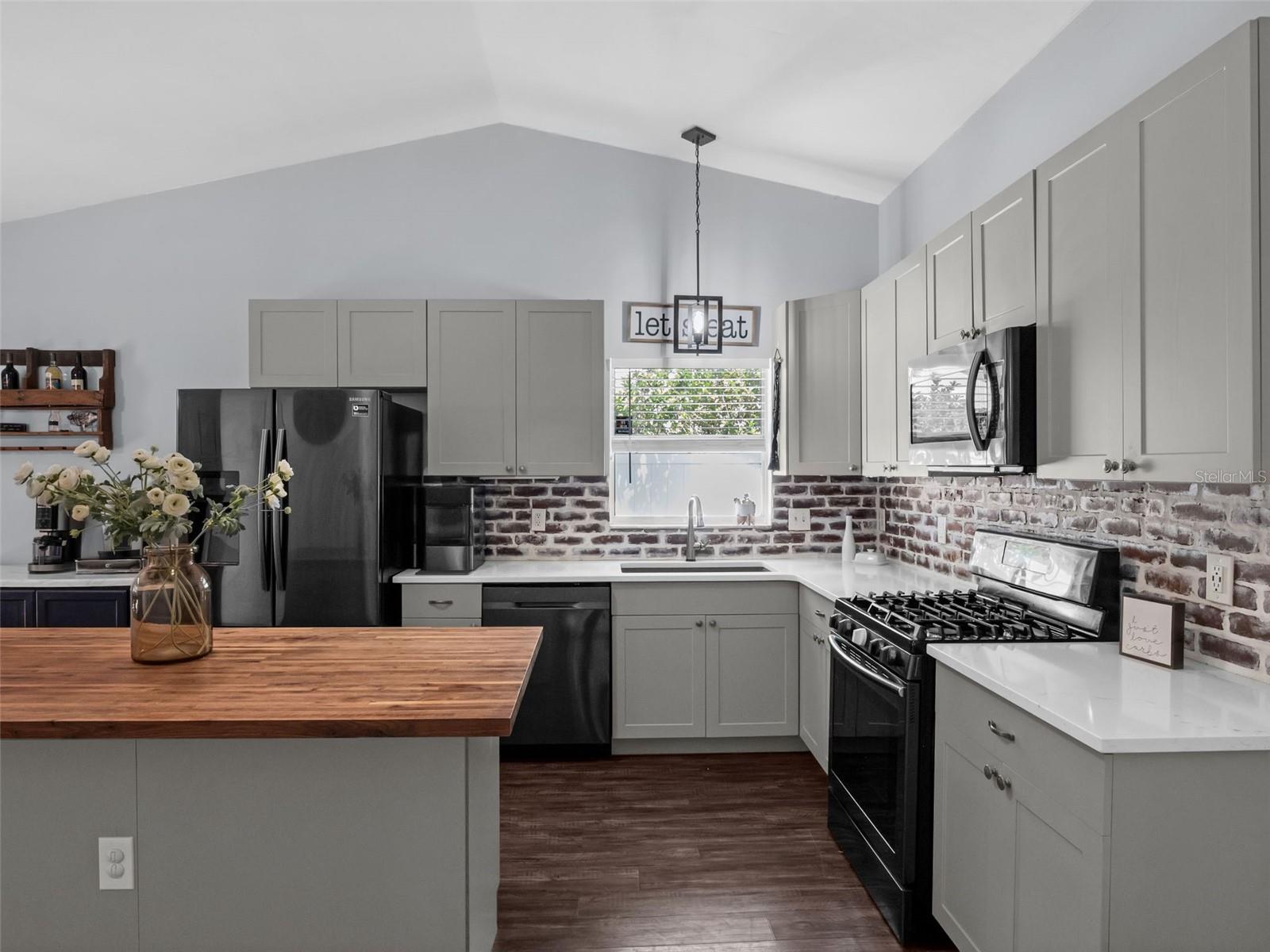 Image 5 of 33 For 15718 Carriage Hill Court