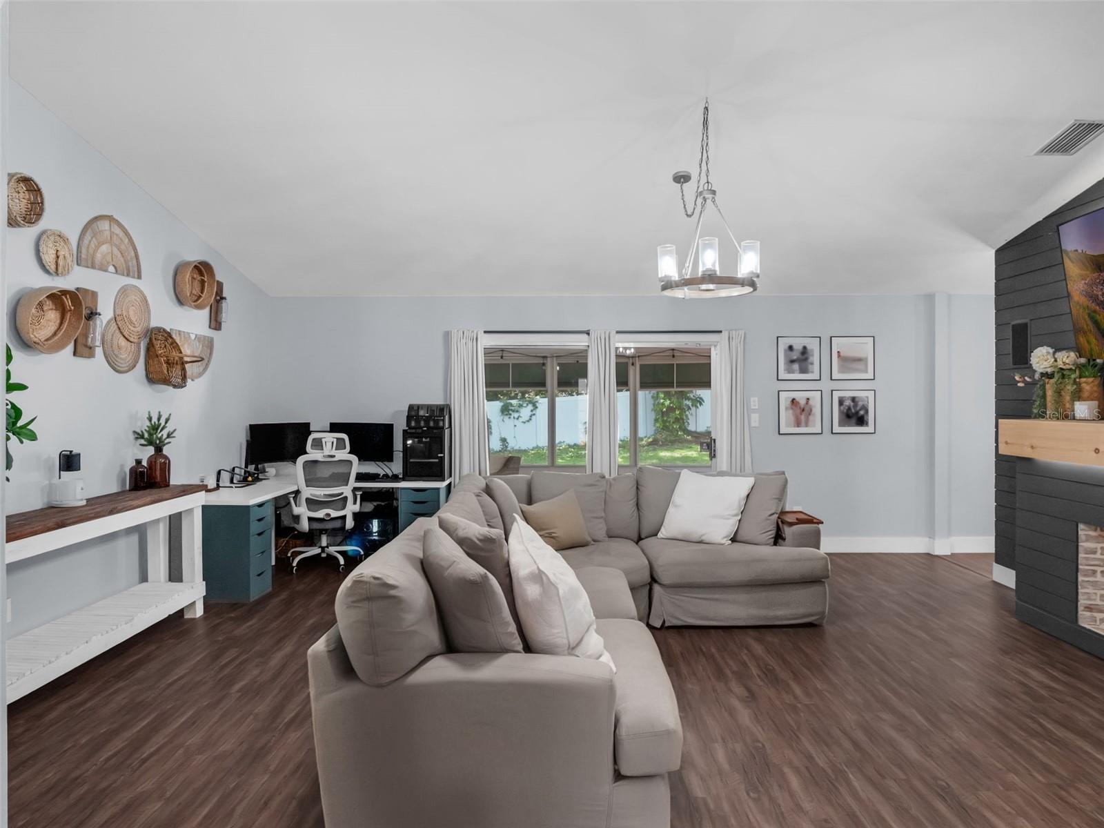 Image 6 of 33 For 15718 Carriage Hill Court