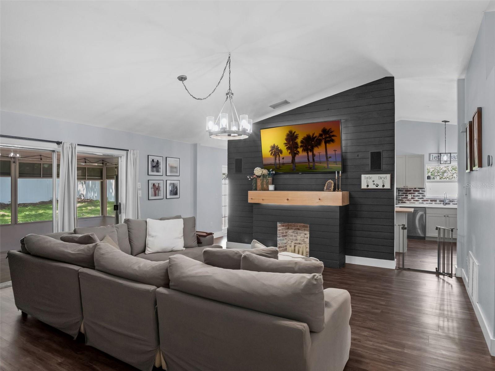 Image 7 of 33 For 15718 Carriage Hill Court