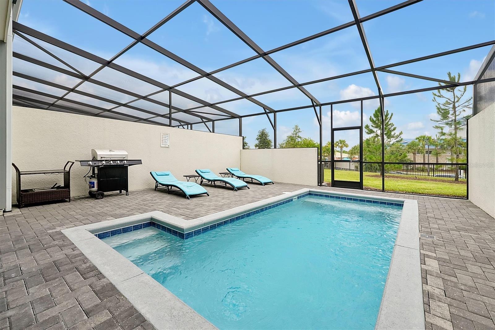 Image 16 of 71 For 927 Paradise Drive