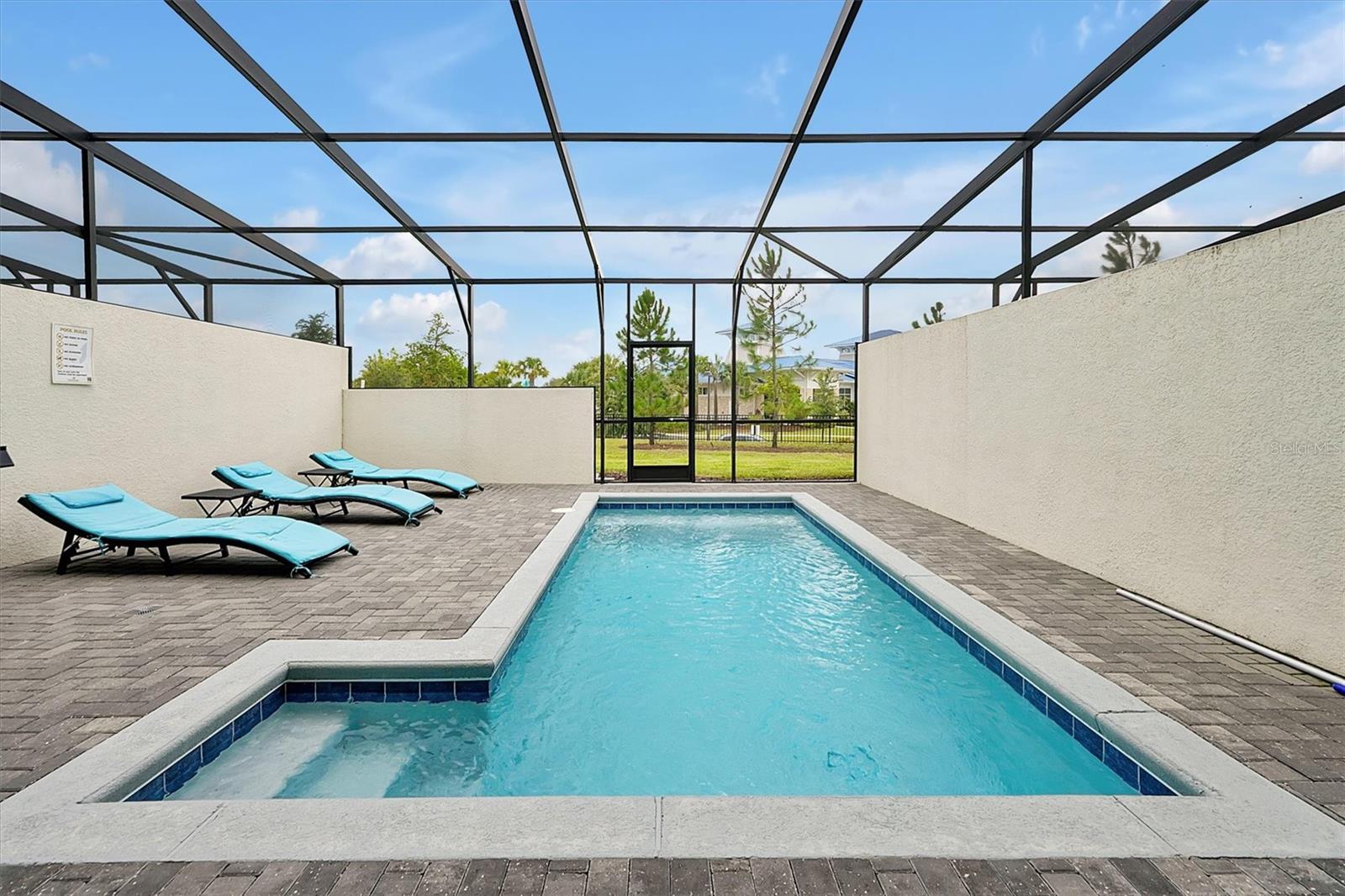 Image 17 of 71 For 927 Paradise Drive