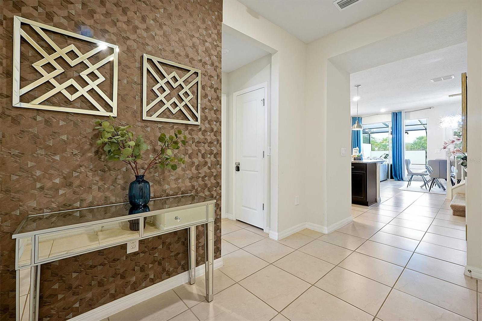 Image 4 of 71 For 927 Paradise Drive