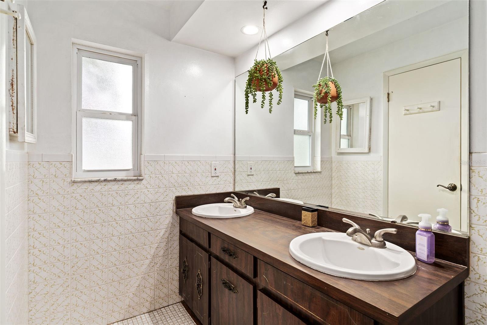 Image 17 of 42 For 102 Aimee Place
