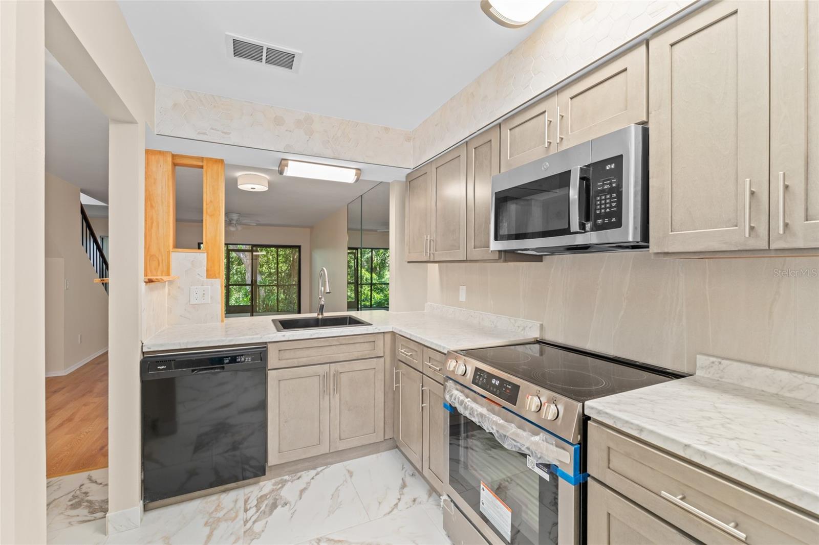 Image 10 of 33 For 641 Northbridge Drive
