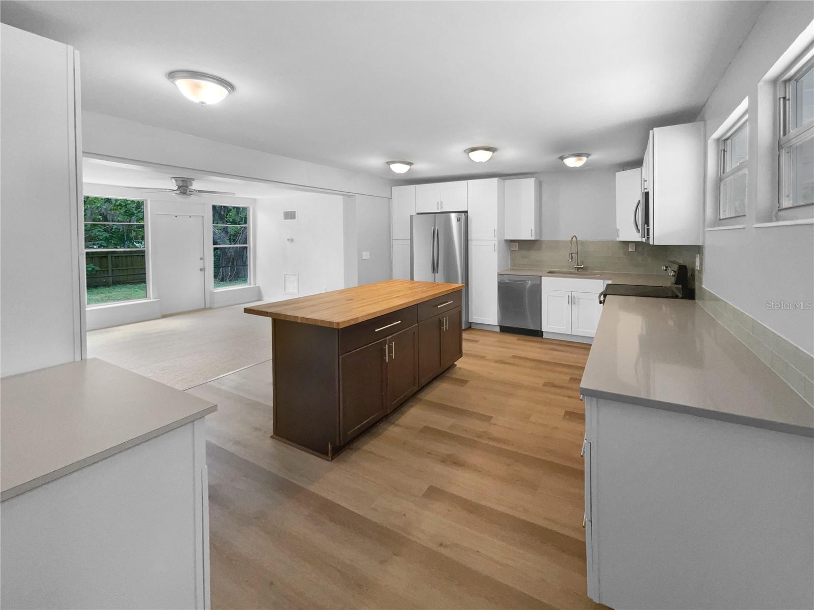 Image 13 of 23 For 425 Riverhills Drive