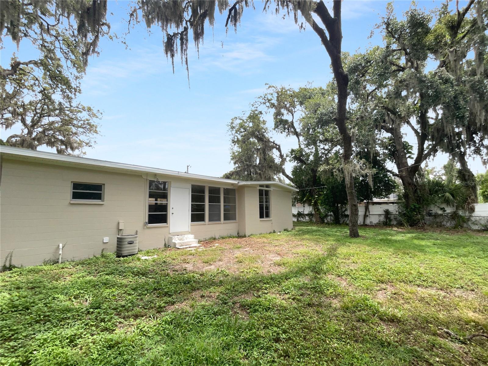 Image 8 of 23 For 425 Riverhills Drive