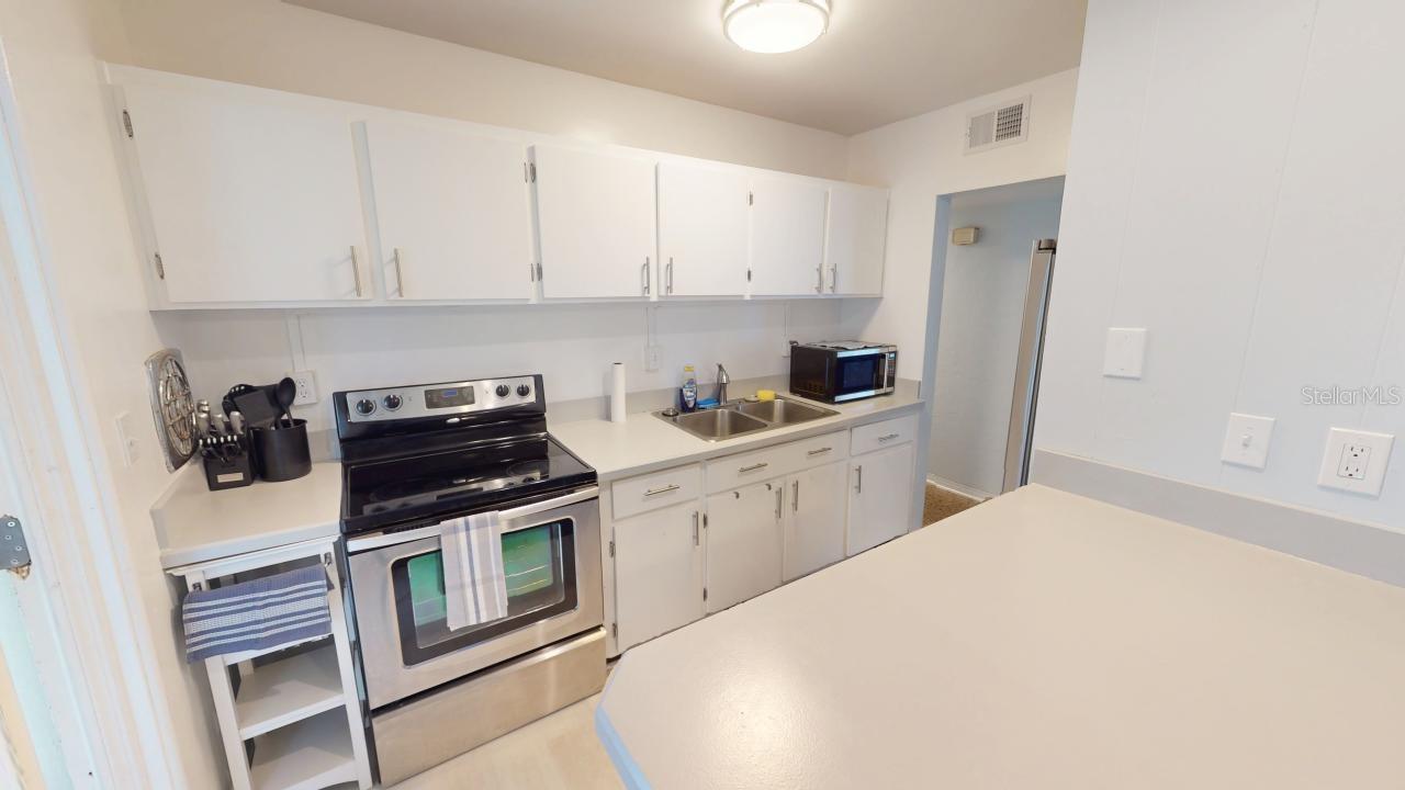 Image 7 of 41 For 328 Slayton Avenue