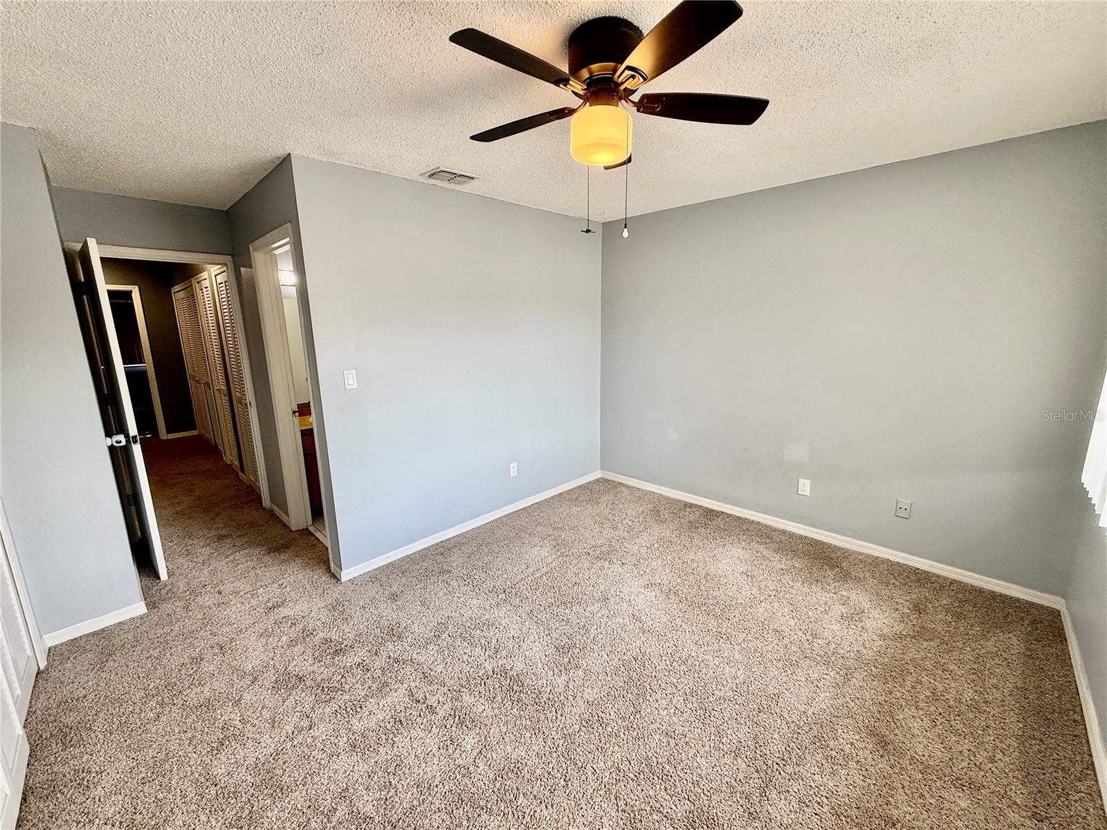 Image 11 of 15 For 5437 Vineland Road 3-h