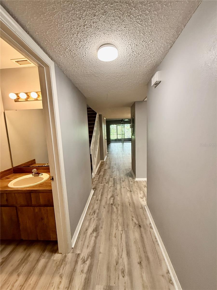 Image 3 of 15 For 5437 Vineland Road 3-h