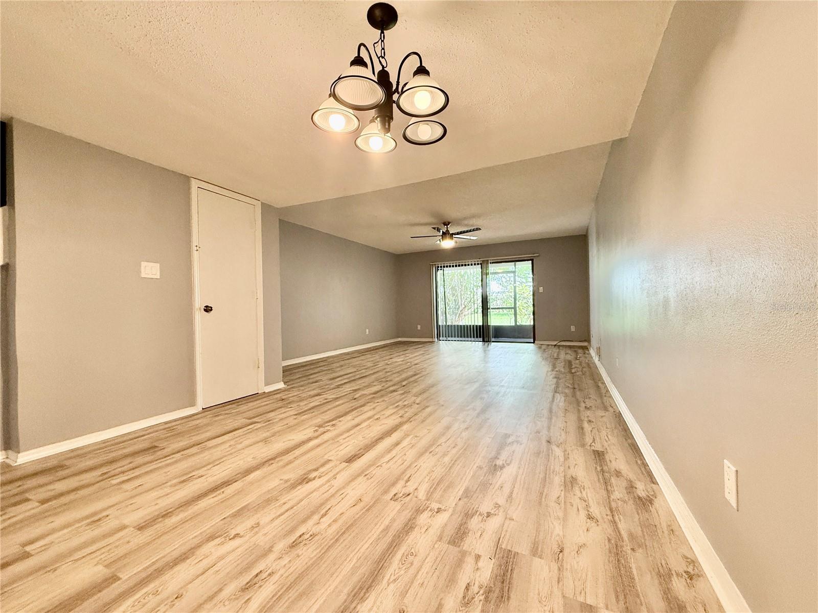 Image 5 of 15 For 5437 Vineland Road 3-h