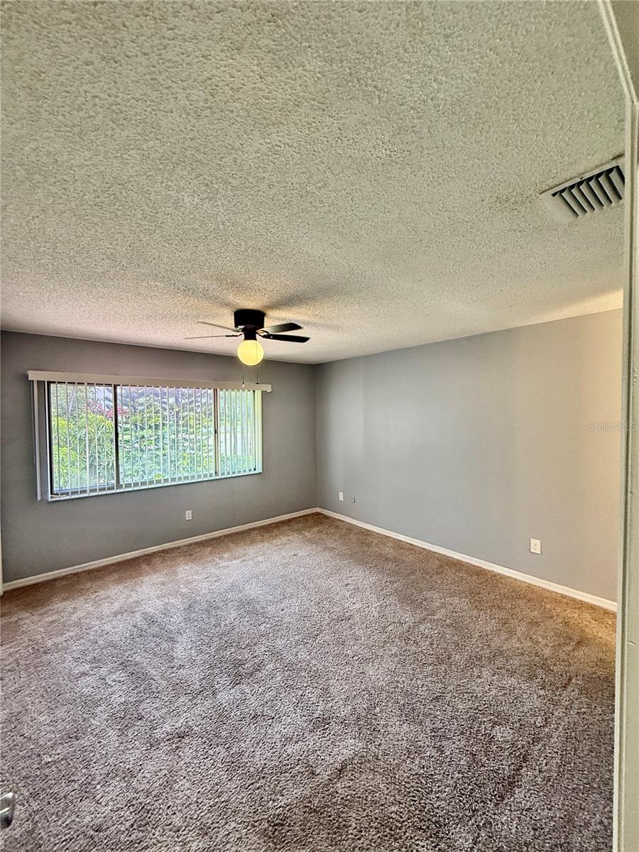 Image 8 of 15 For 5437 Vineland Road 3-h