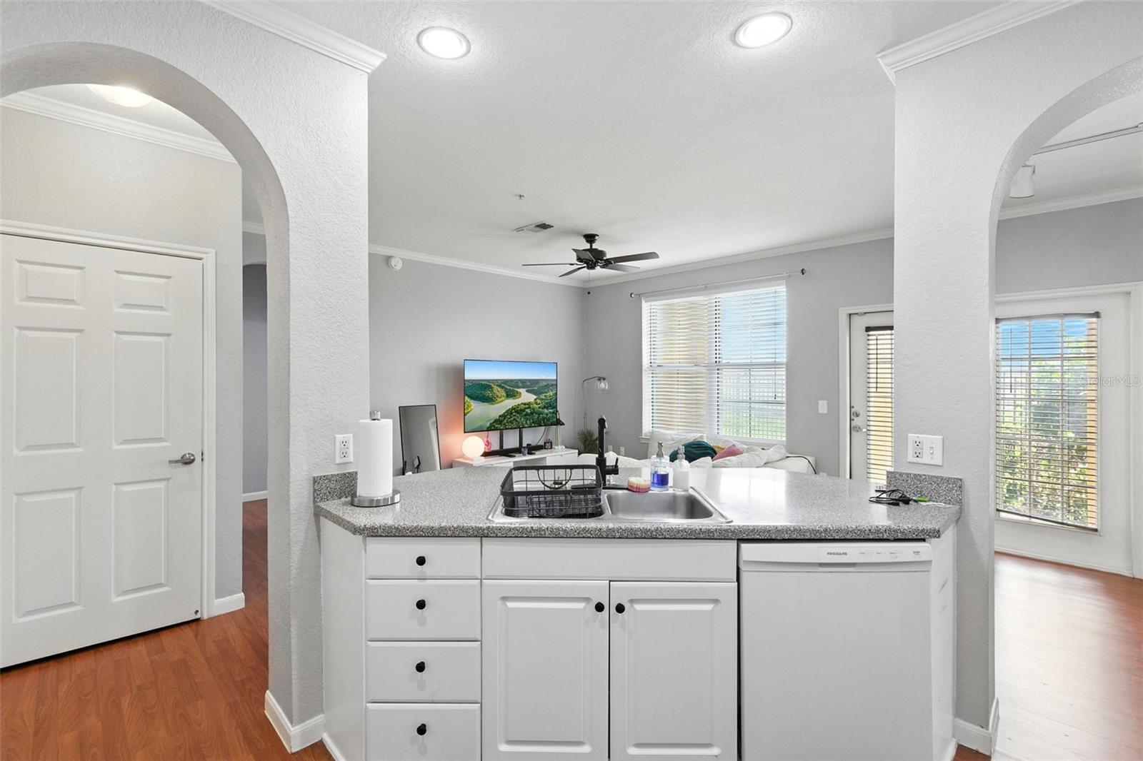 Image 6 of 39 For 860 Orange Avenue 177