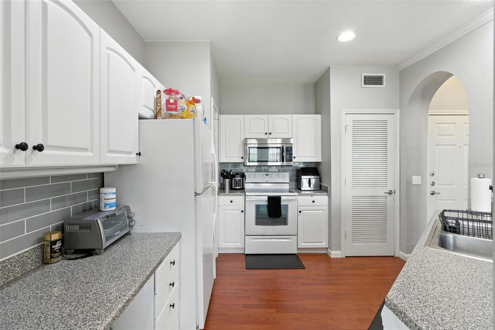 Image 8 of 39 For 860 Orange Avenue 177