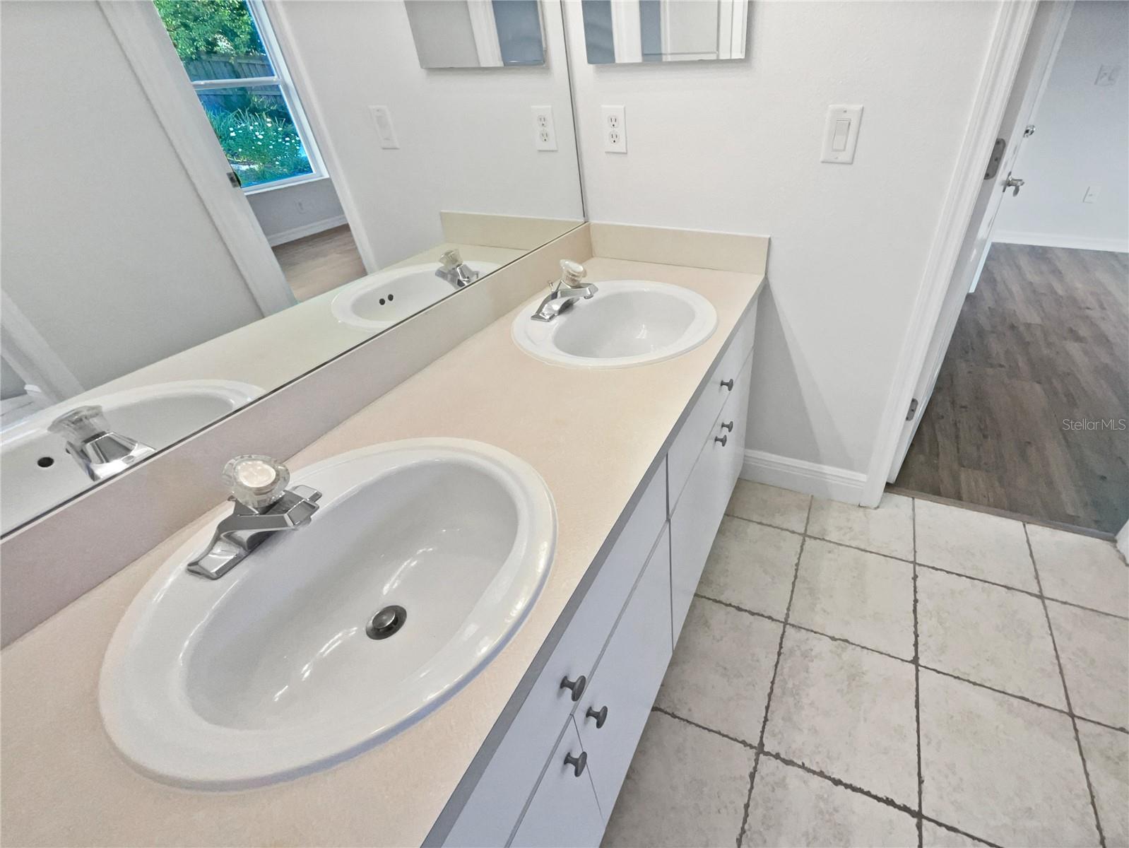 Image 7 of 28 For 4615 River Overlook Drive