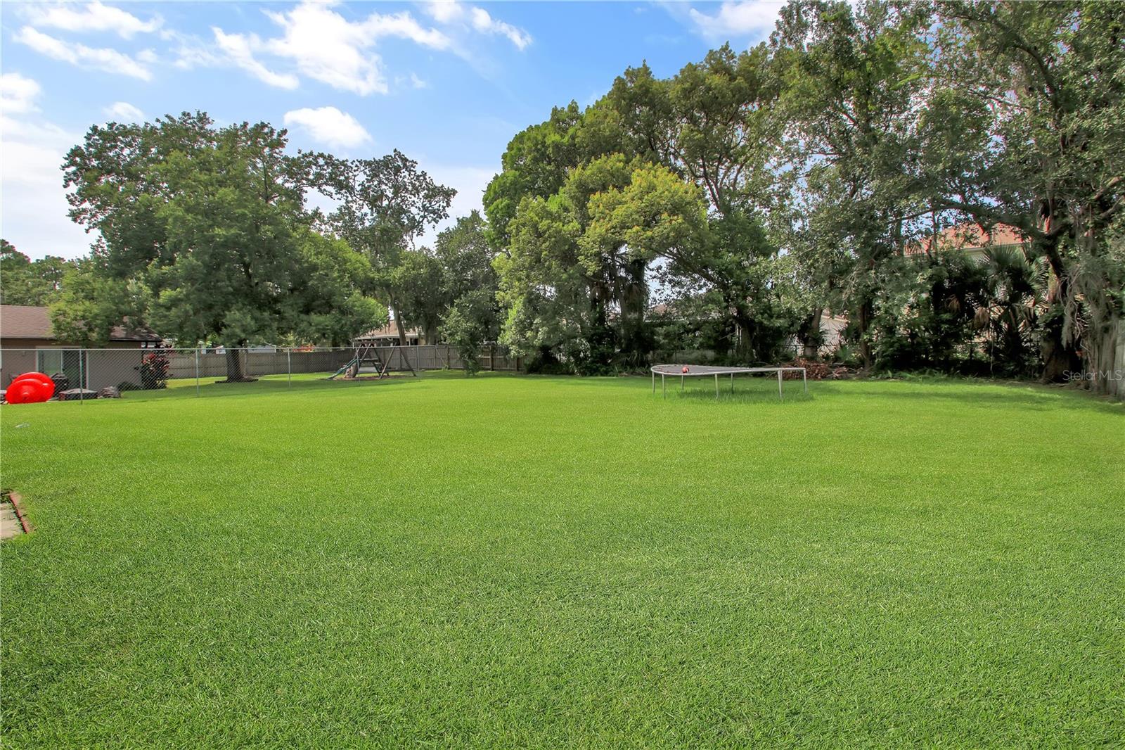 Image 17 of 25 For 102 Garden Court