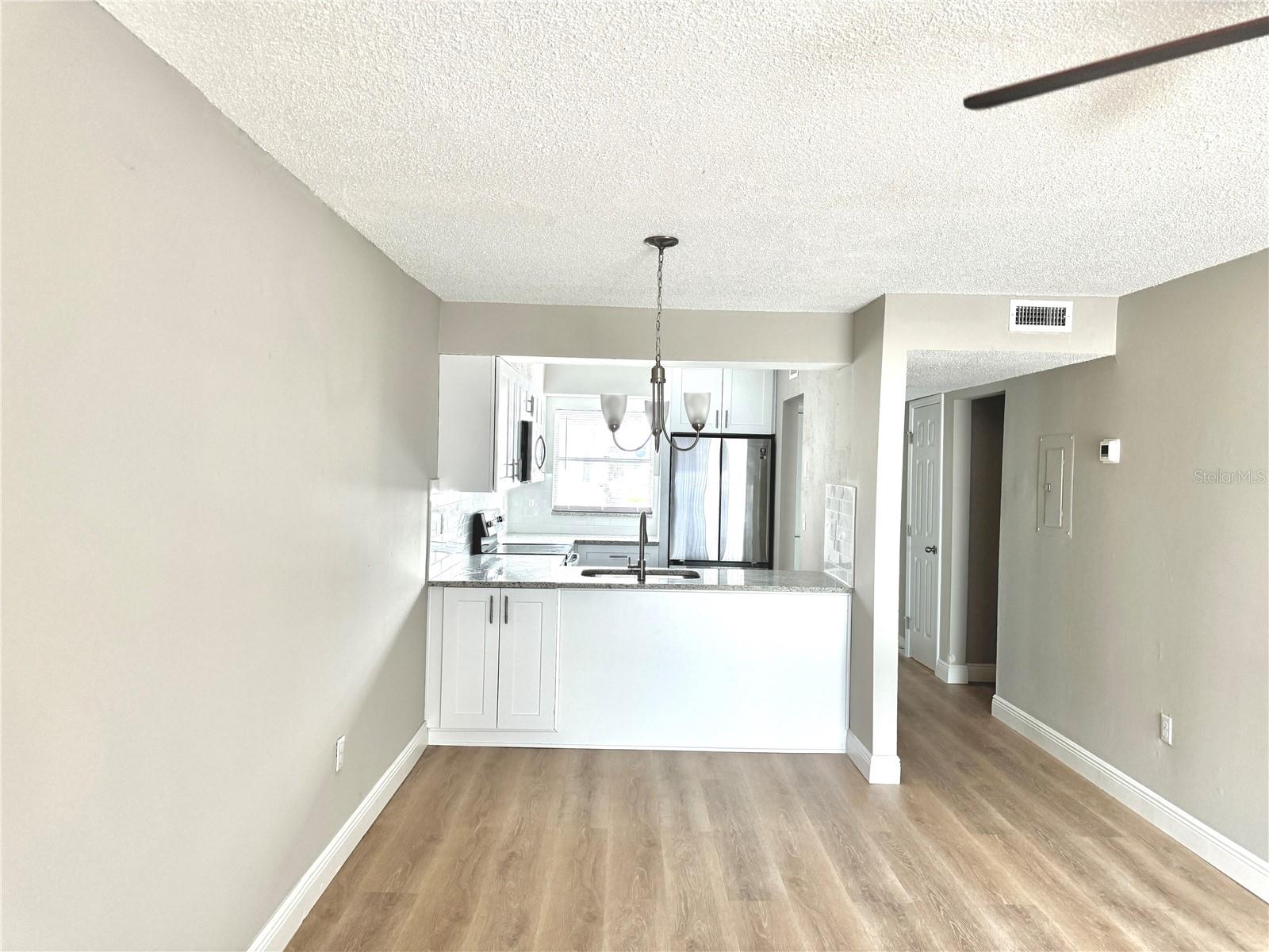 Image 10 of 39 For 6054 Amberly Court T21