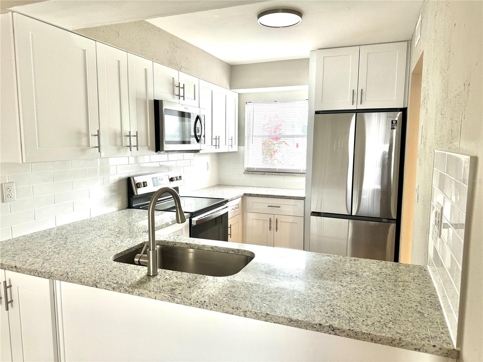 Image 11 of 39 For 6054 Amberly Court T21