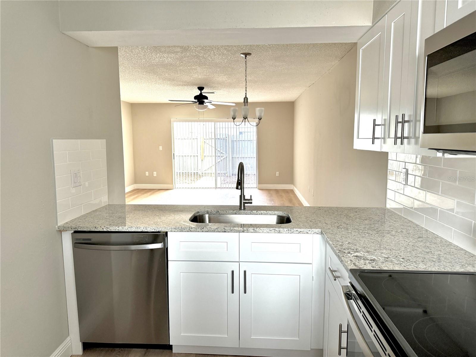Image 14 of 39 For 6054 Amberly Court T21