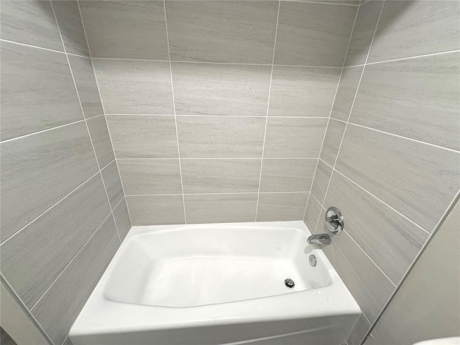 Image 24 of 39 For 6054 Amberly Court T21