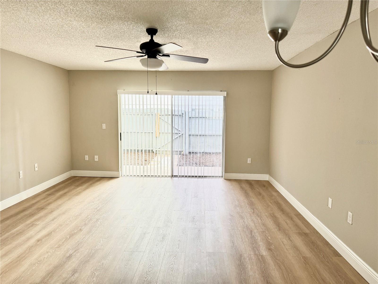 Image 4 of 39 For 6054 Amberly Court T21