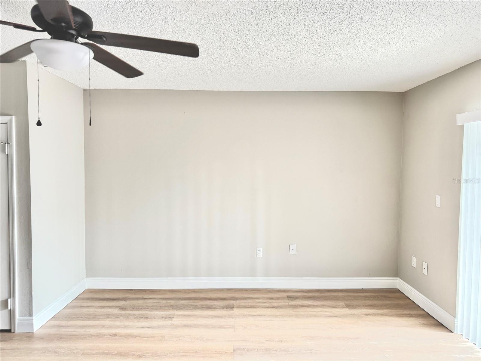 Image 6 of 39 For 6054 Amberly Court T21