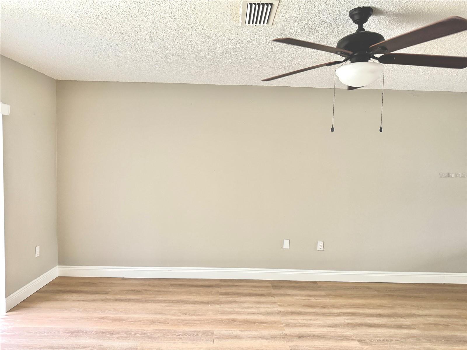 Image 8 of 39 For 6054 Amberly Court T21