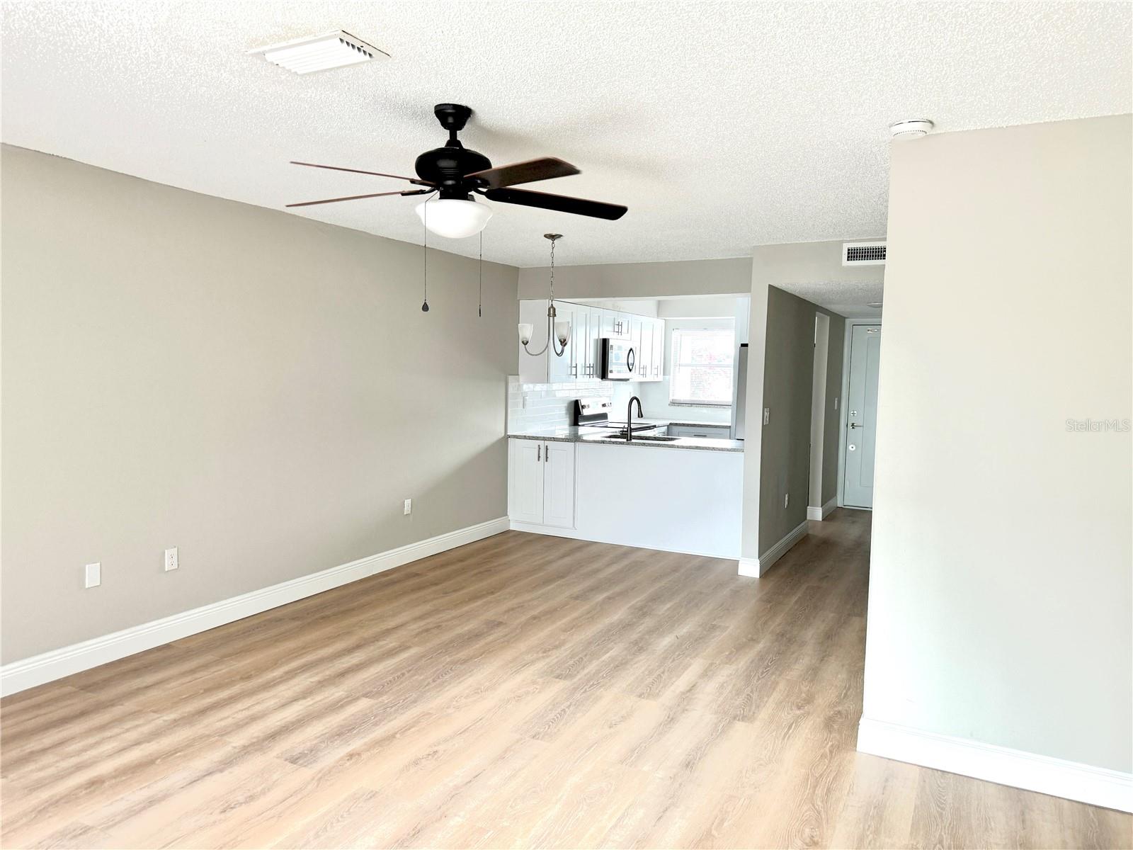 Image 9 of 39 For 6054 Amberly Court T21