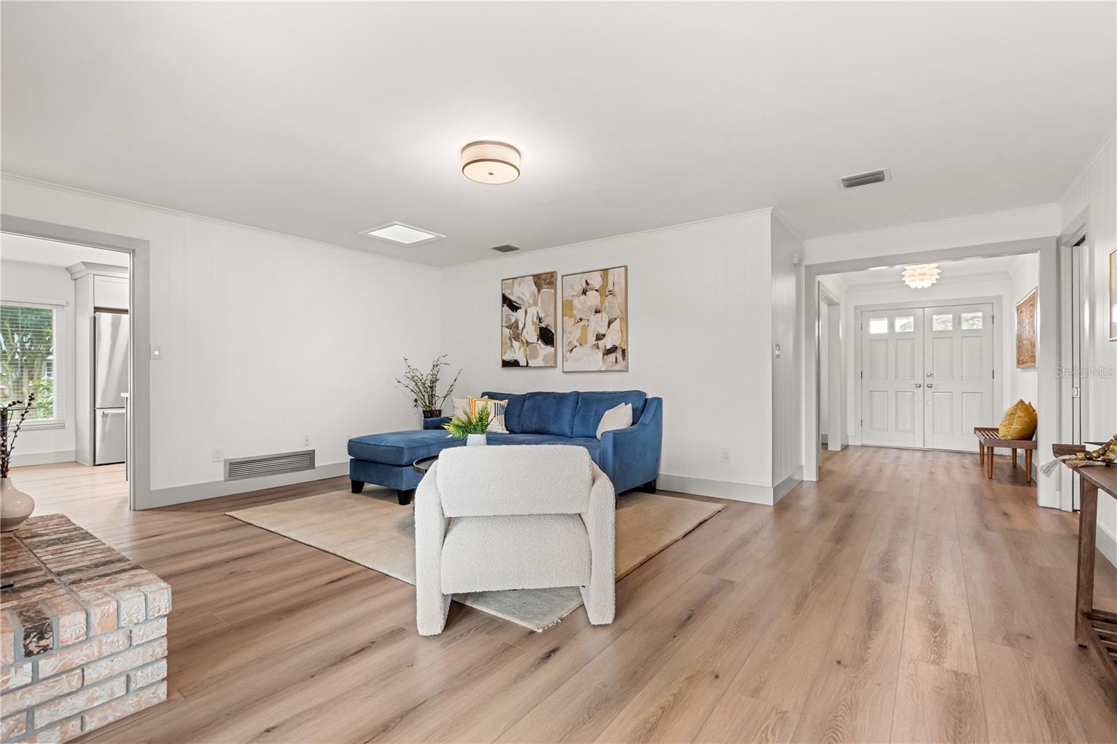 Image 17 of 47 For 125 White Oak Circle