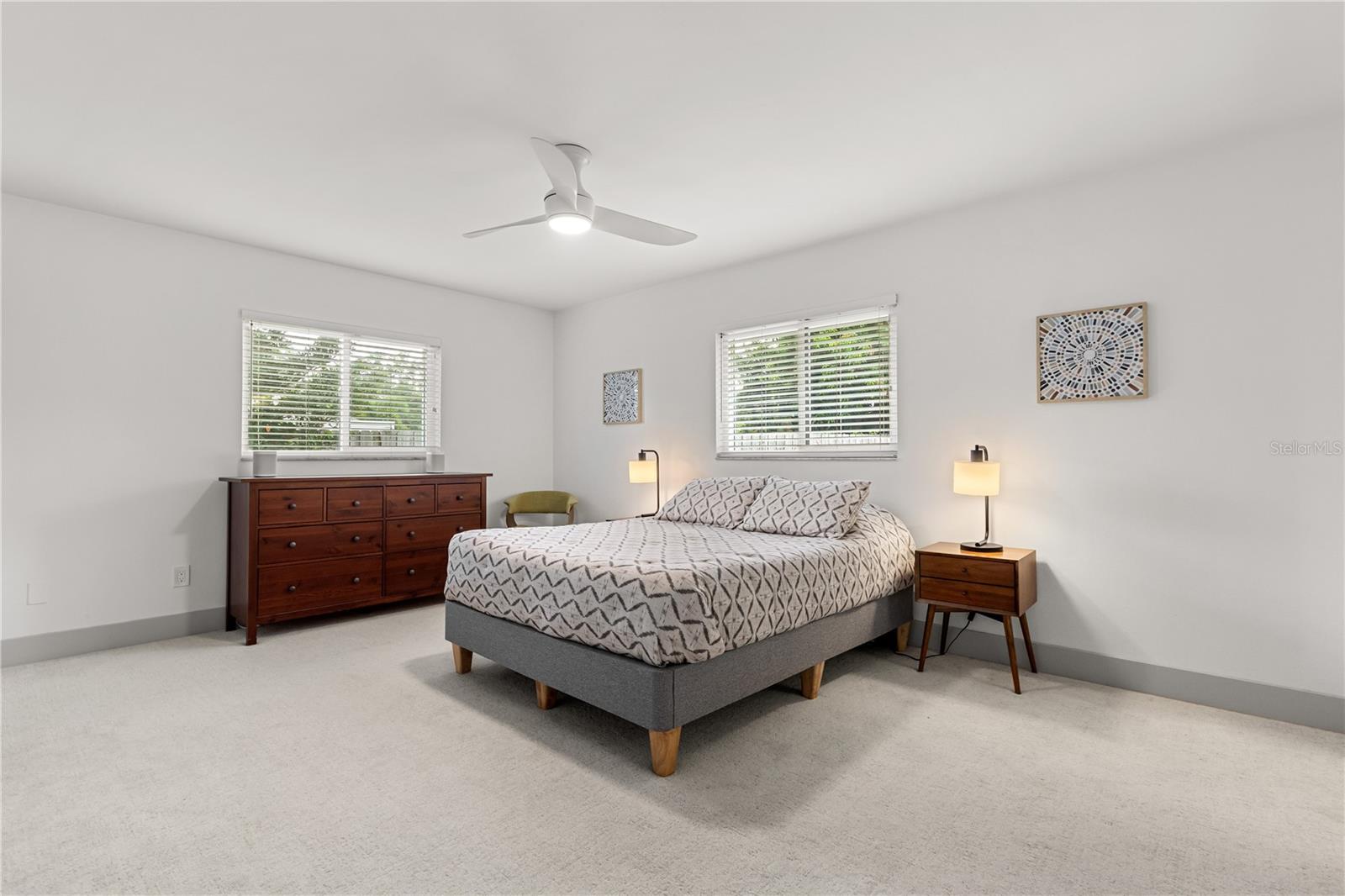Image 21 of 47 For 125 White Oak Circle