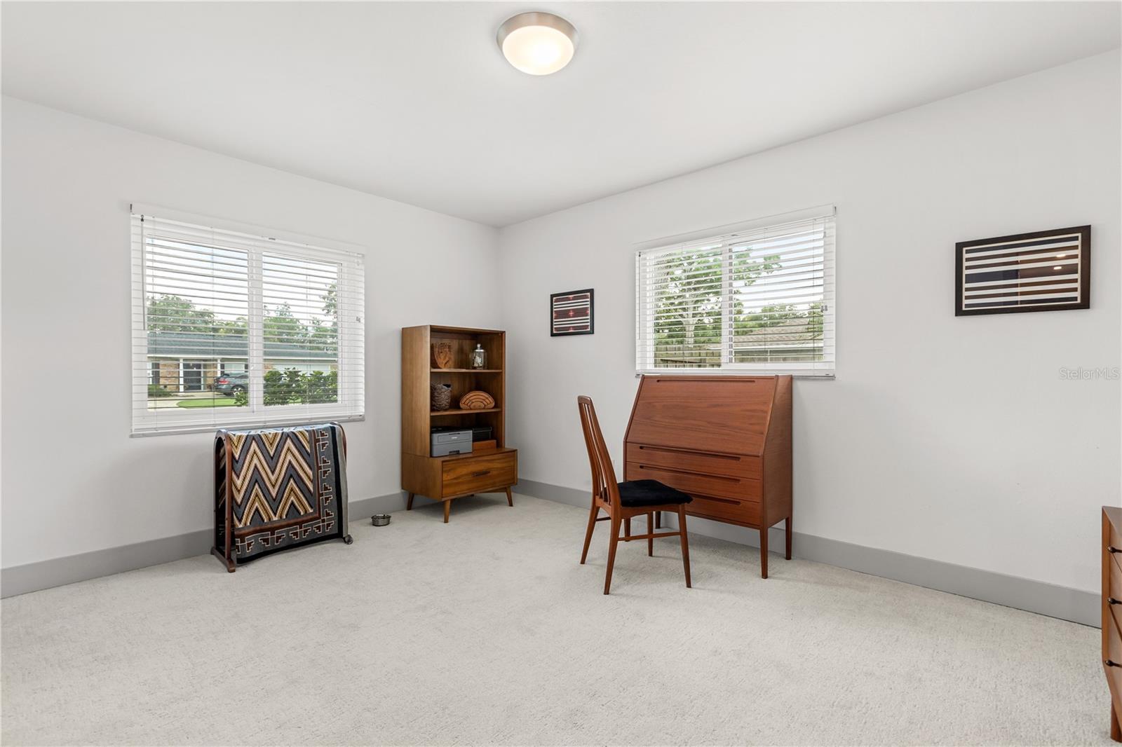 Image 29 of 47 For 125 White Oak Circle