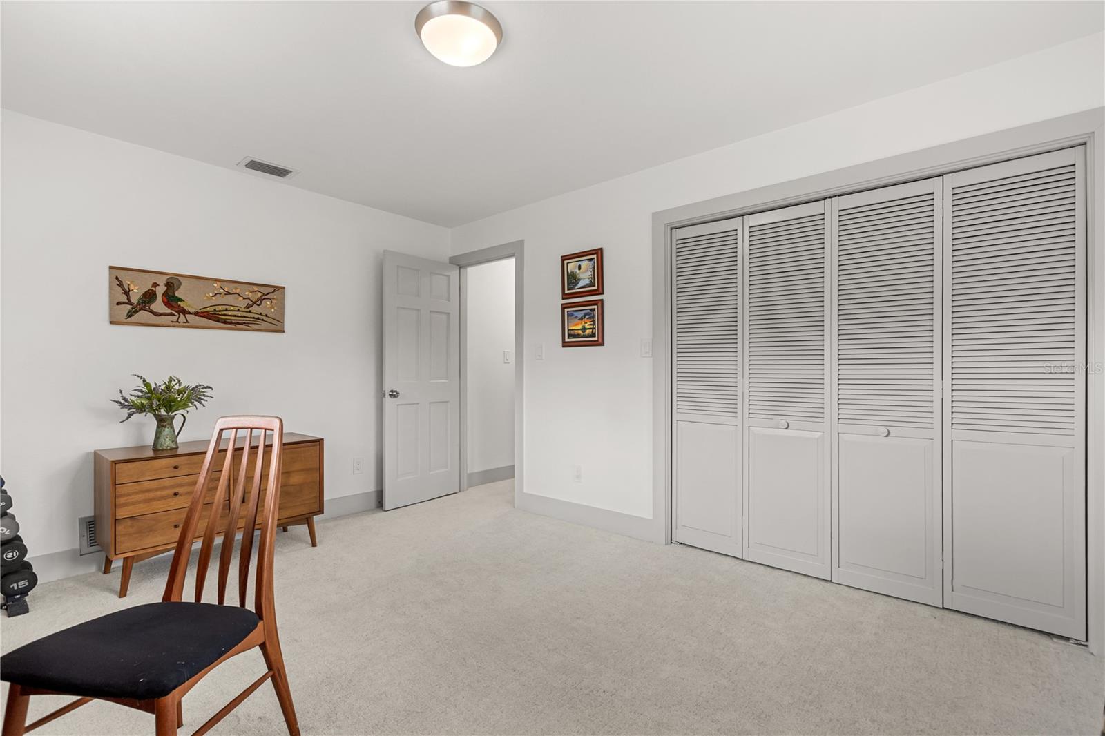 Image 30 of 47 For 125 White Oak Circle