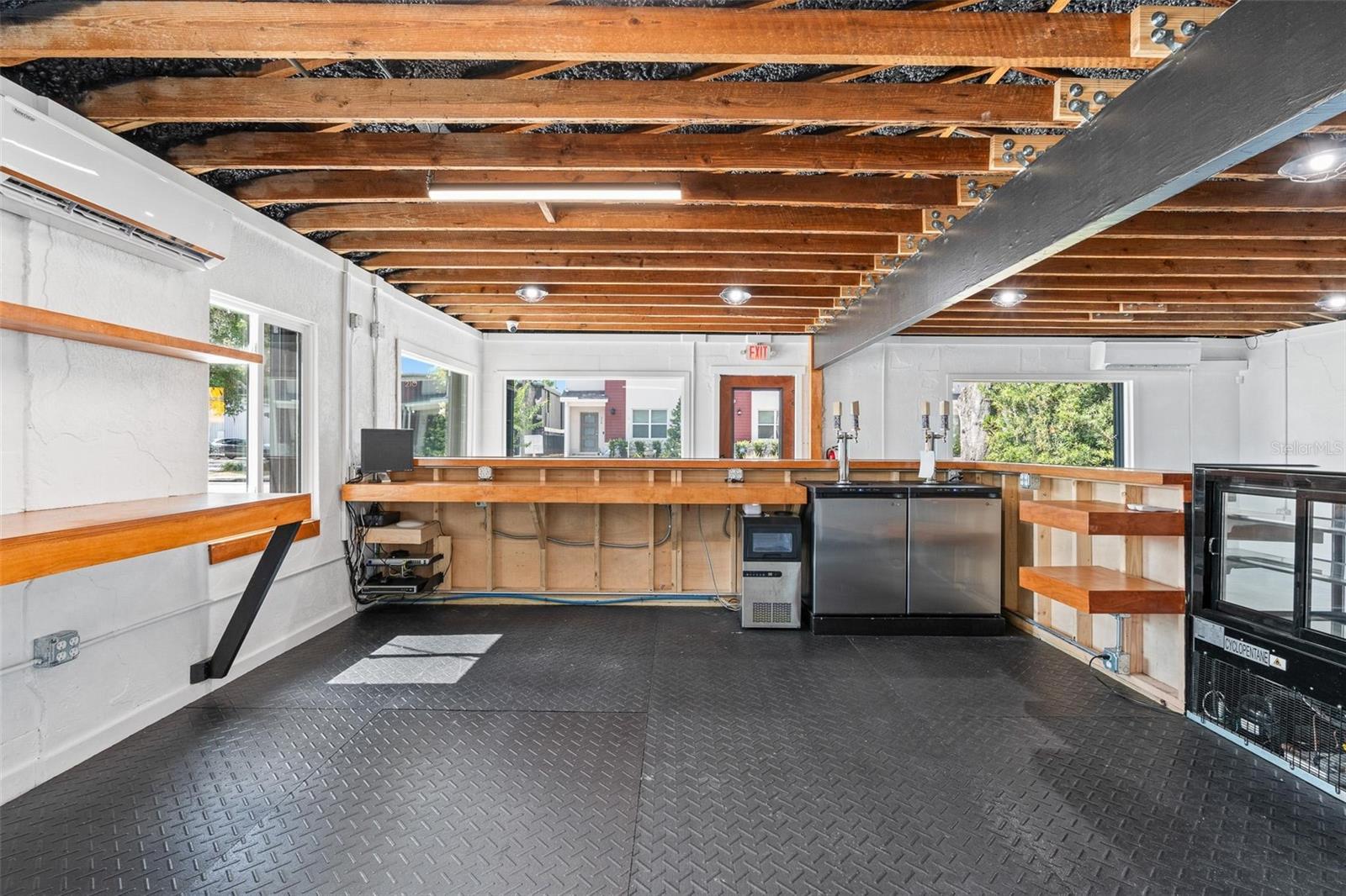 Image 11 of 43 For 209 E Palmetto Ave