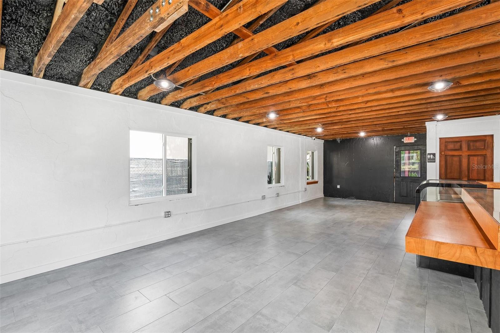 Image 17 of 43 For 209 E Palmetto Ave