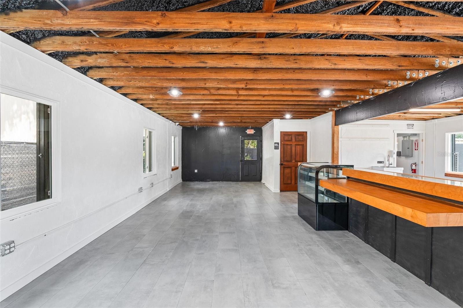 Image 18 of 43 For 209 E Palmetto Ave