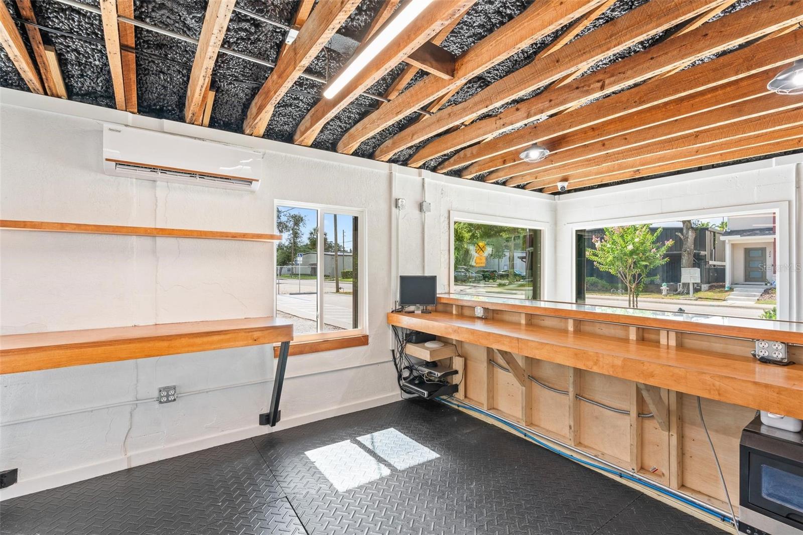 Image 22 of 43 For 209 E Palmetto Ave