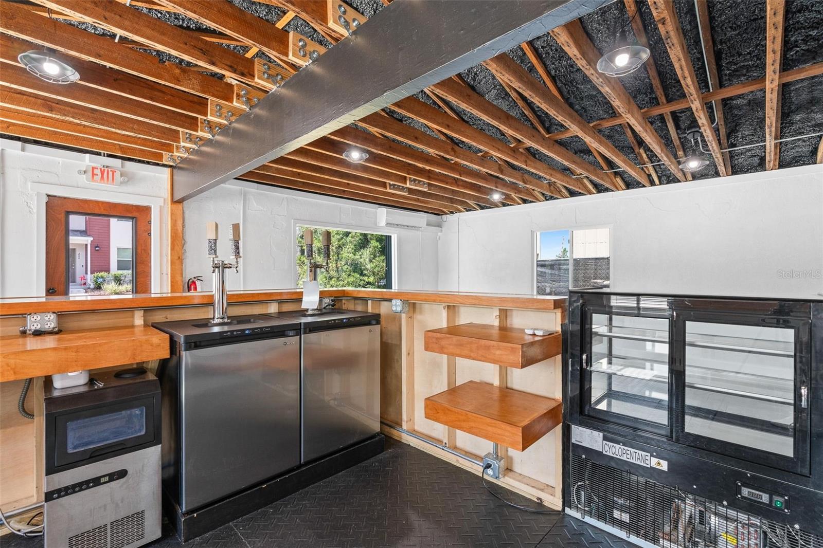 Image 24 of 43 For 209 E Palmetto Ave