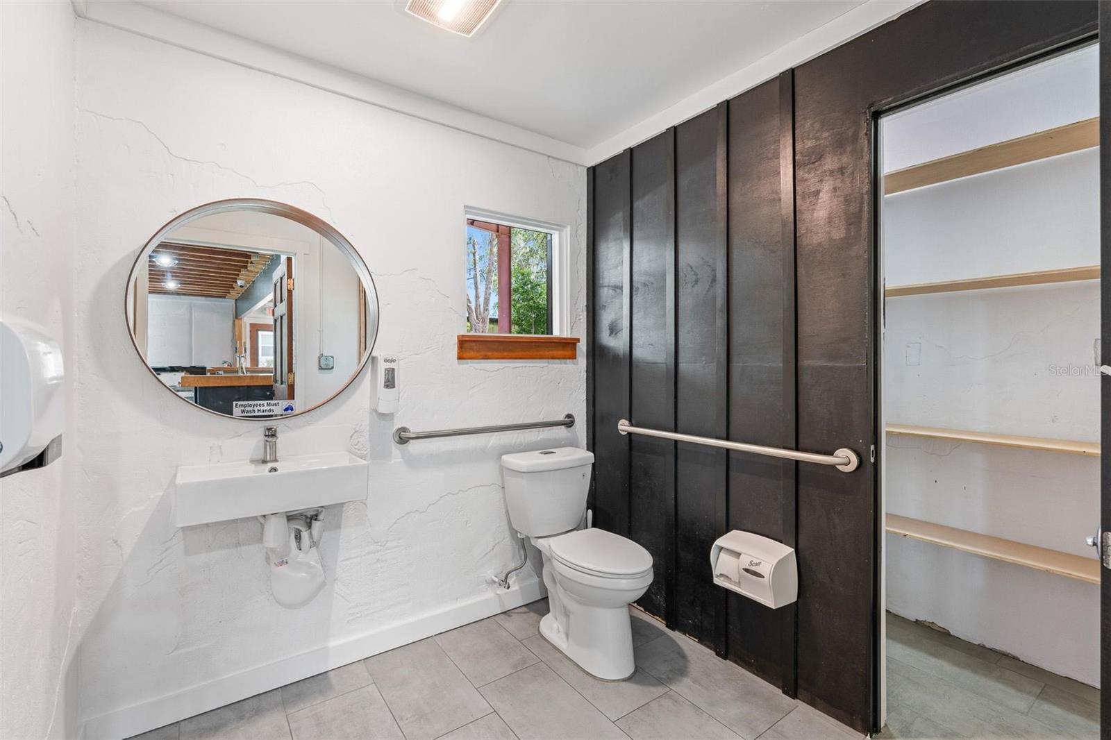 Image 26 of 43 For 209 E Palmetto Ave