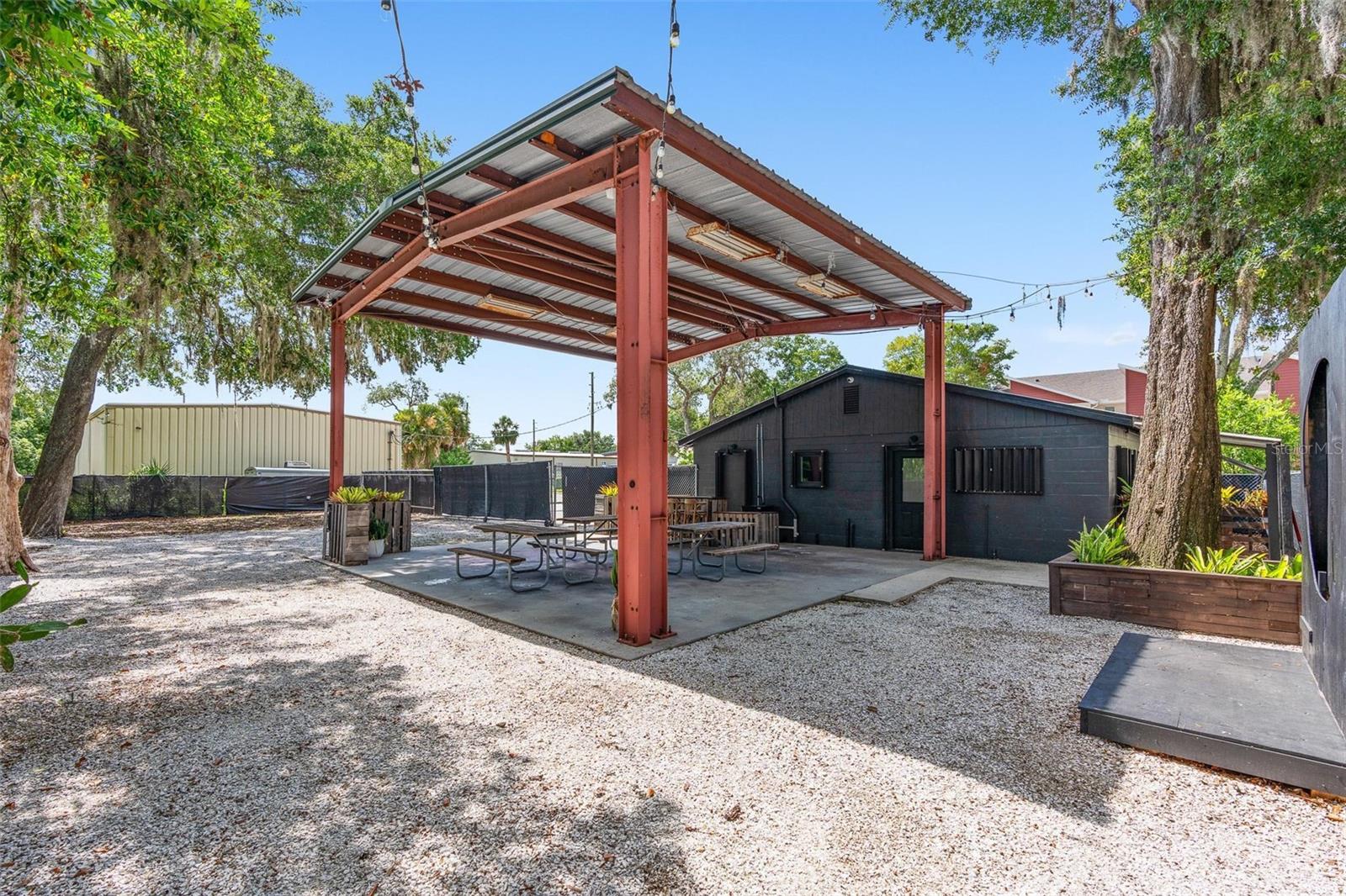 Image 31 of 43 For 209 E Palmetto Ave