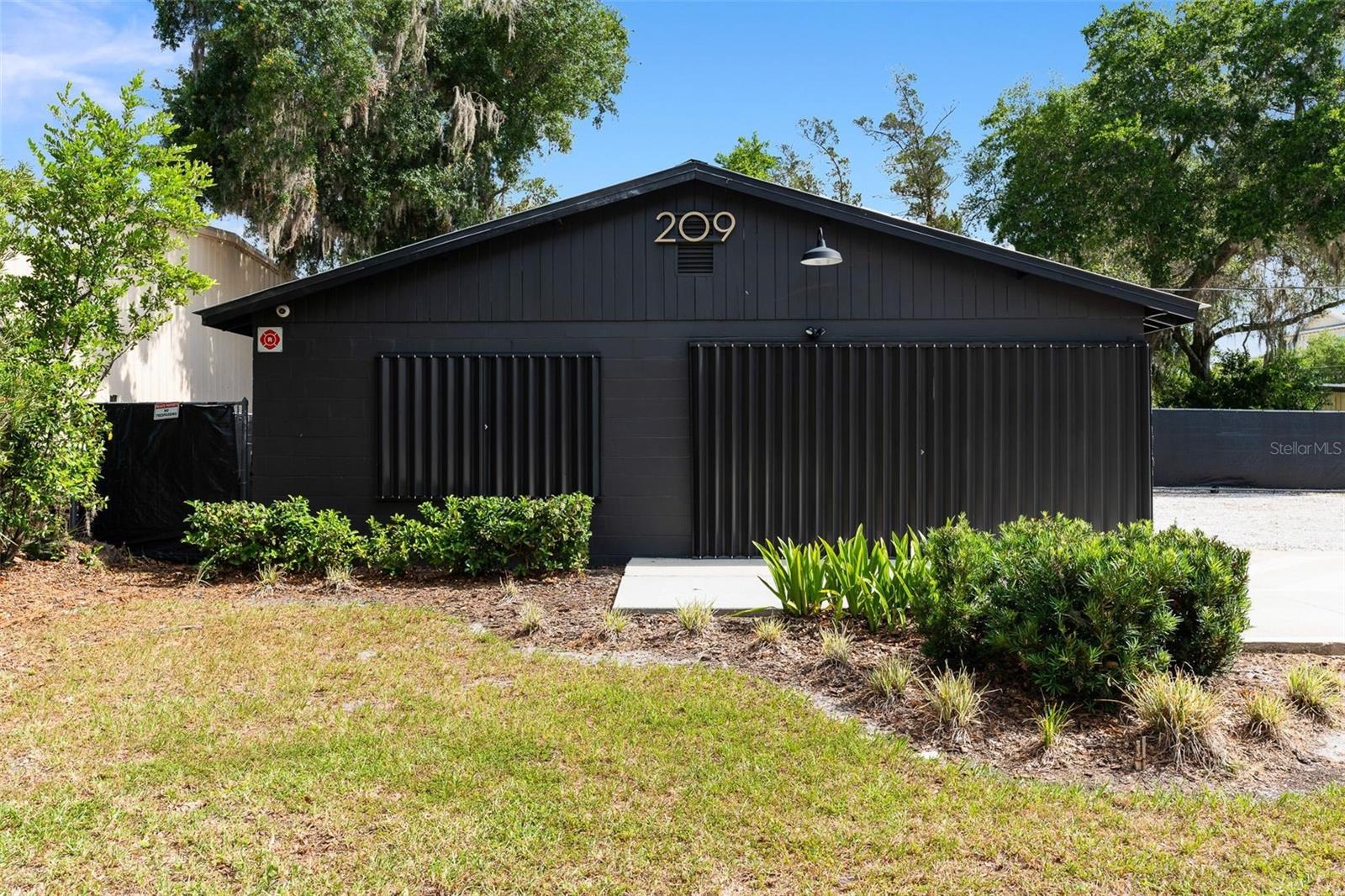 Image 37 of 43 For 209 E Palmetto Ave