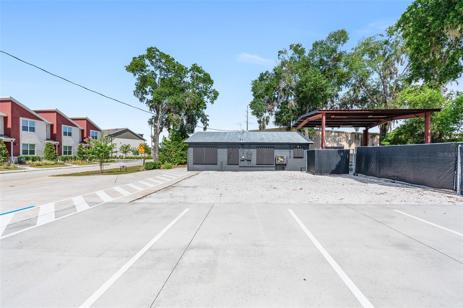 Image 6 of 43 For 209 E Palmetto Ave