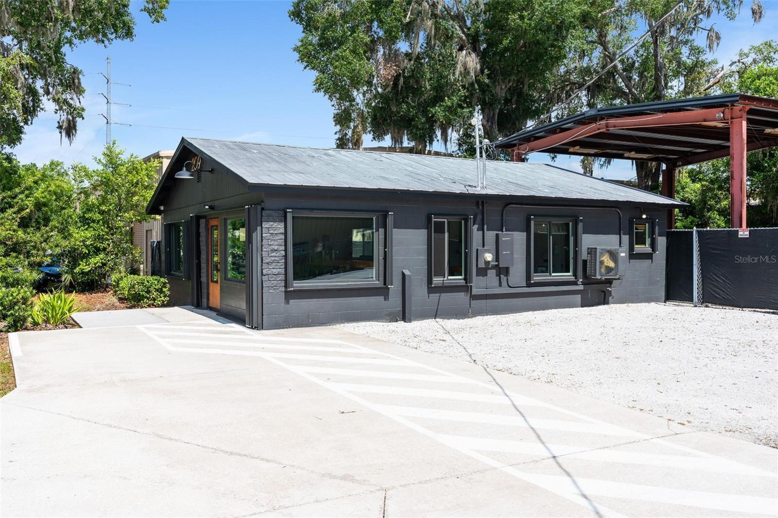 Image 8 of 43 For 209 E Palmetto Ave