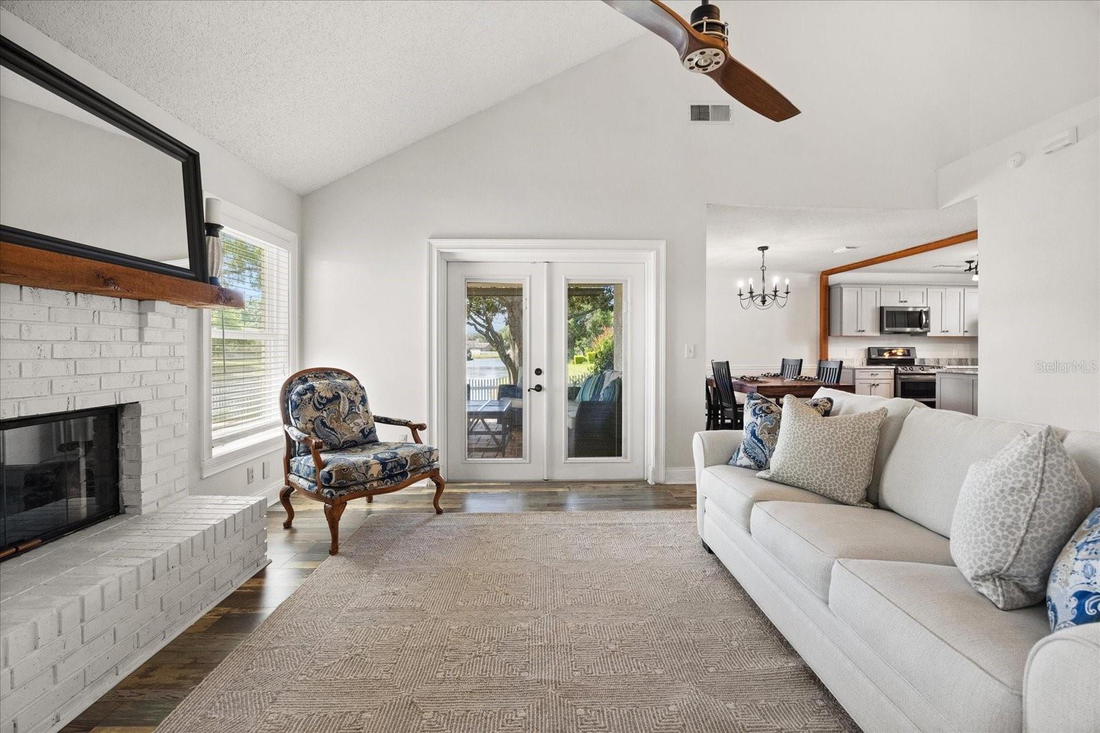Image 10 of 36 For 1819 Shadyhill Terrace